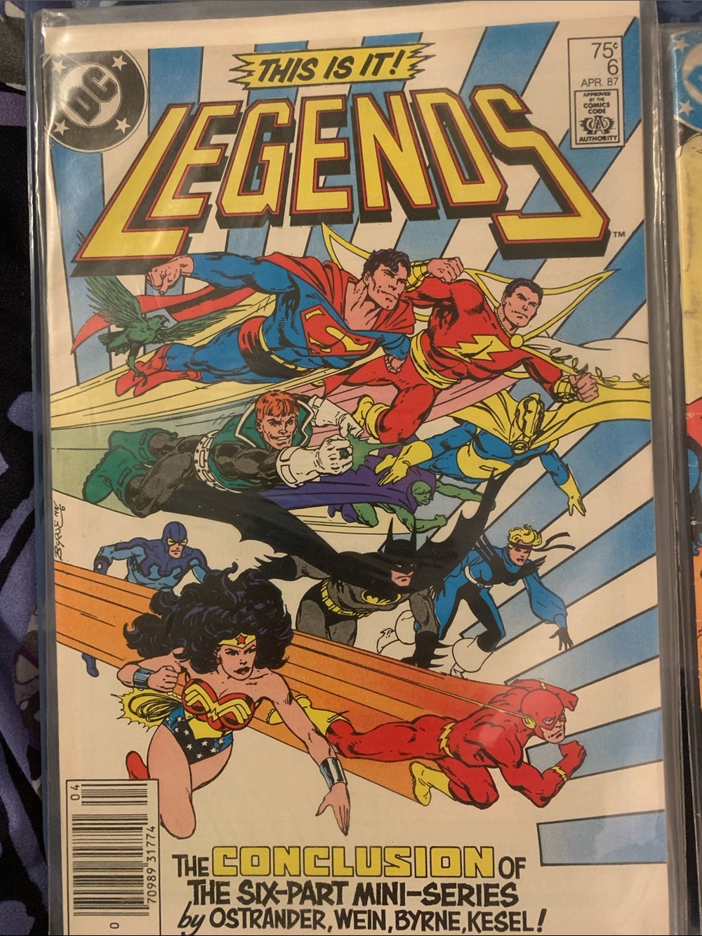 Dc comic bundle. - Picture 2 of 4